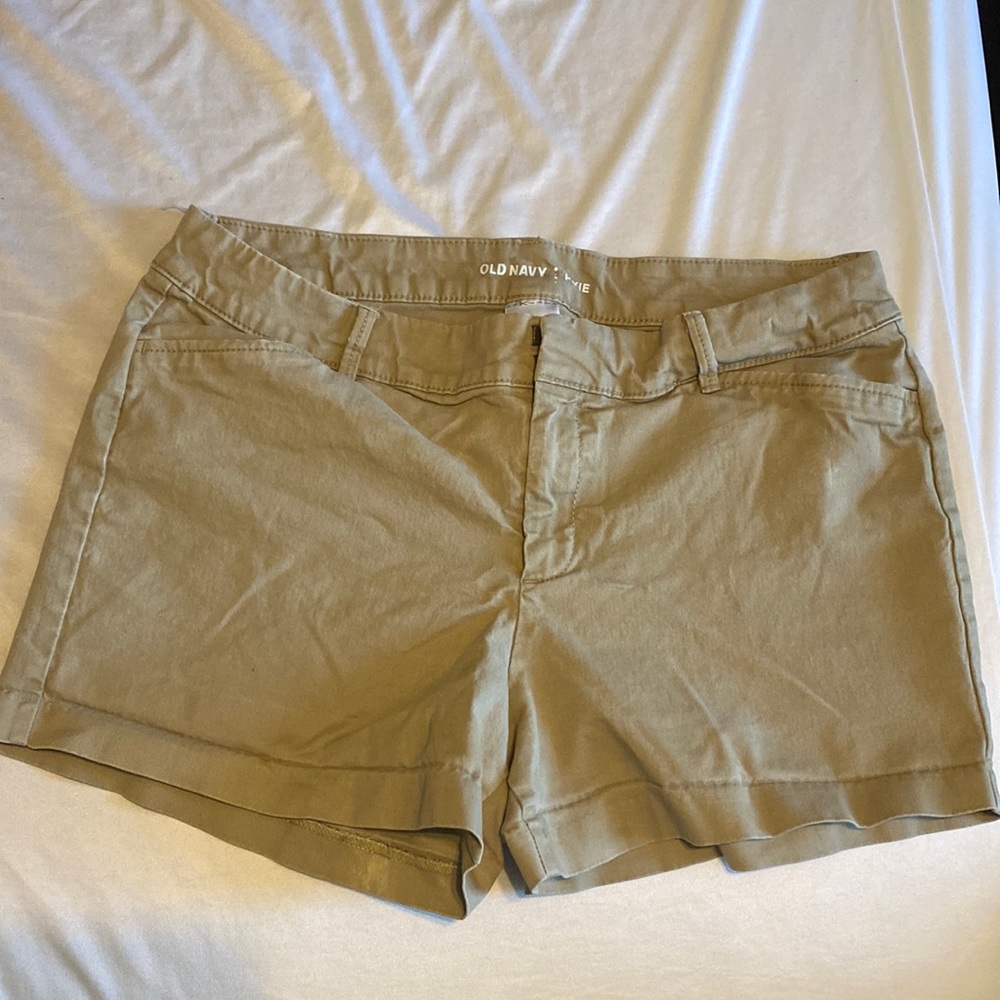Gap khaki shorts